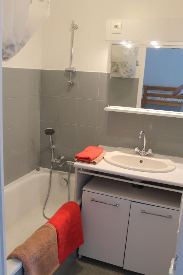 Studio Avec Parking Proche Plage Et Centre Appartement Royan Buitenkant foto